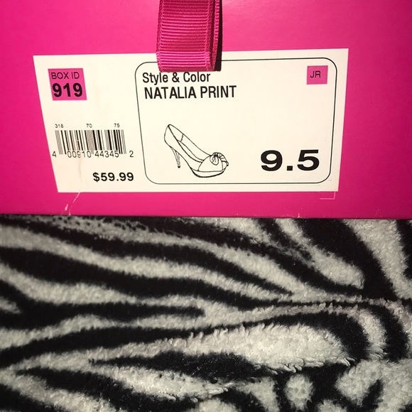 Heels - Picture 5 of 8